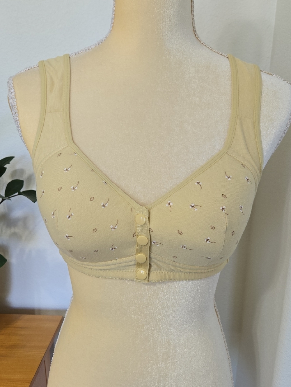 Front-Closure Soft Everyday Bra in Light Yellow Floral
